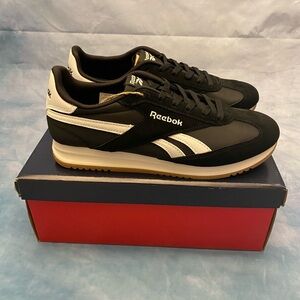 Reebok Men's Black and White Classic Sneakers